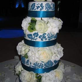 fwthumb4 tiered cake filled with white hydrangea.jpg